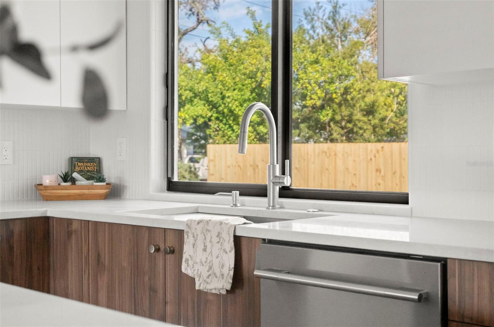 Listing photo id 31 for 2602 47th Street S