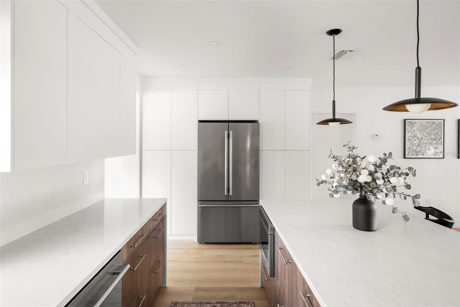 Listing photo id 32 for 2602 47th Street S