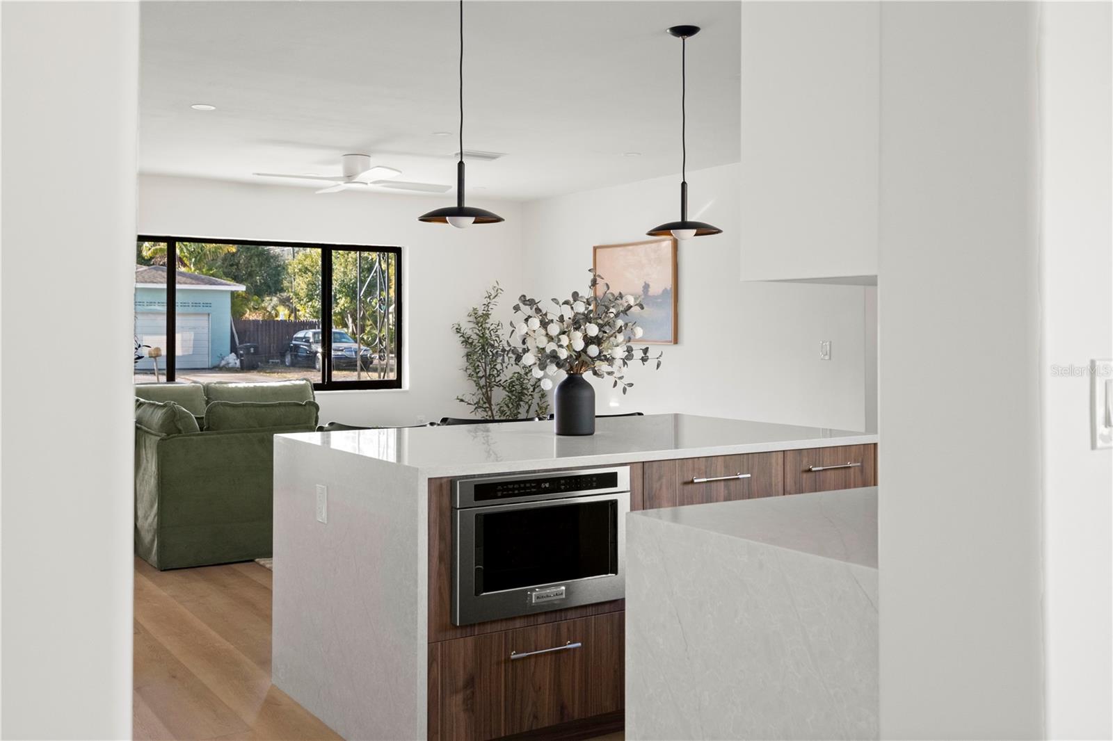 Listing photo id 33 for 2602 47th Street S