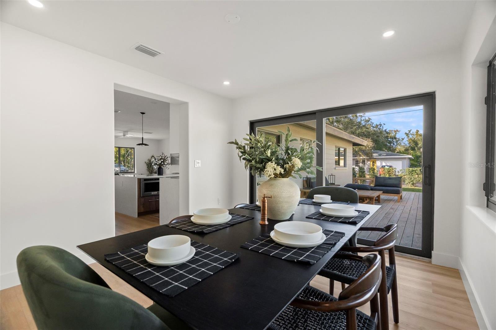 Listing photo id 35 for 2602 47th Street S