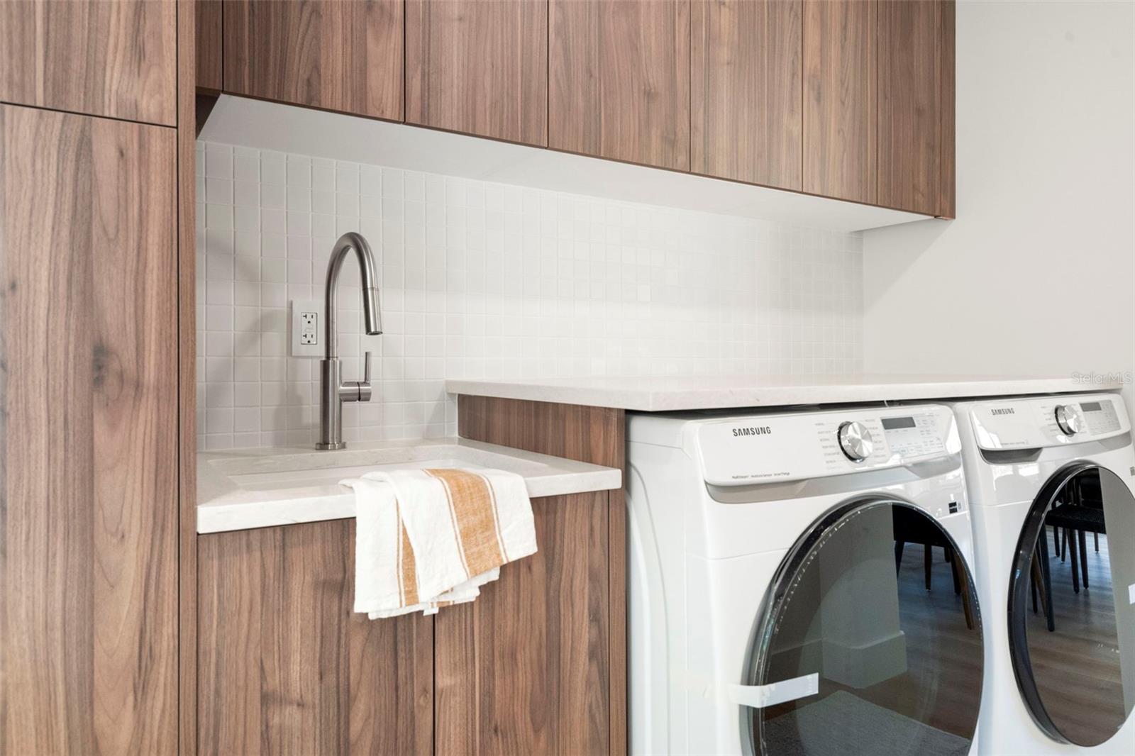 Listing photo id 38 for 2602 47th Street S