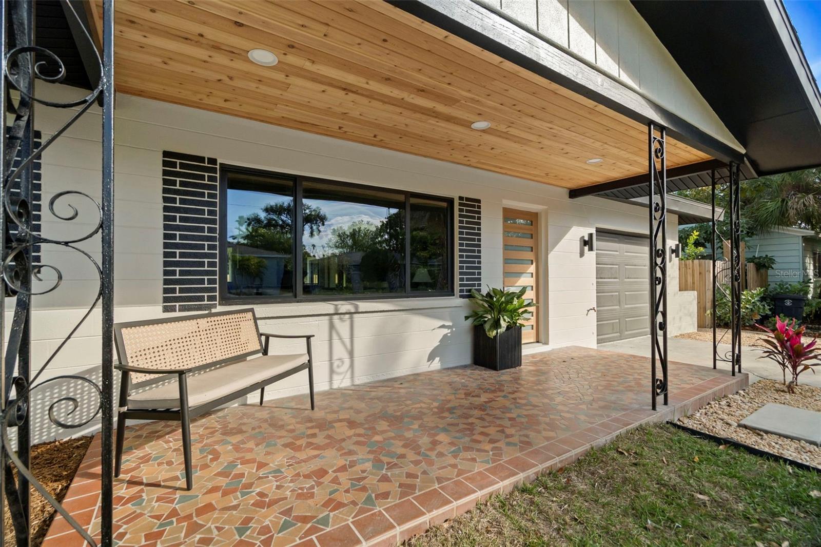 Listing photo id 3 for 2602 47th Street S