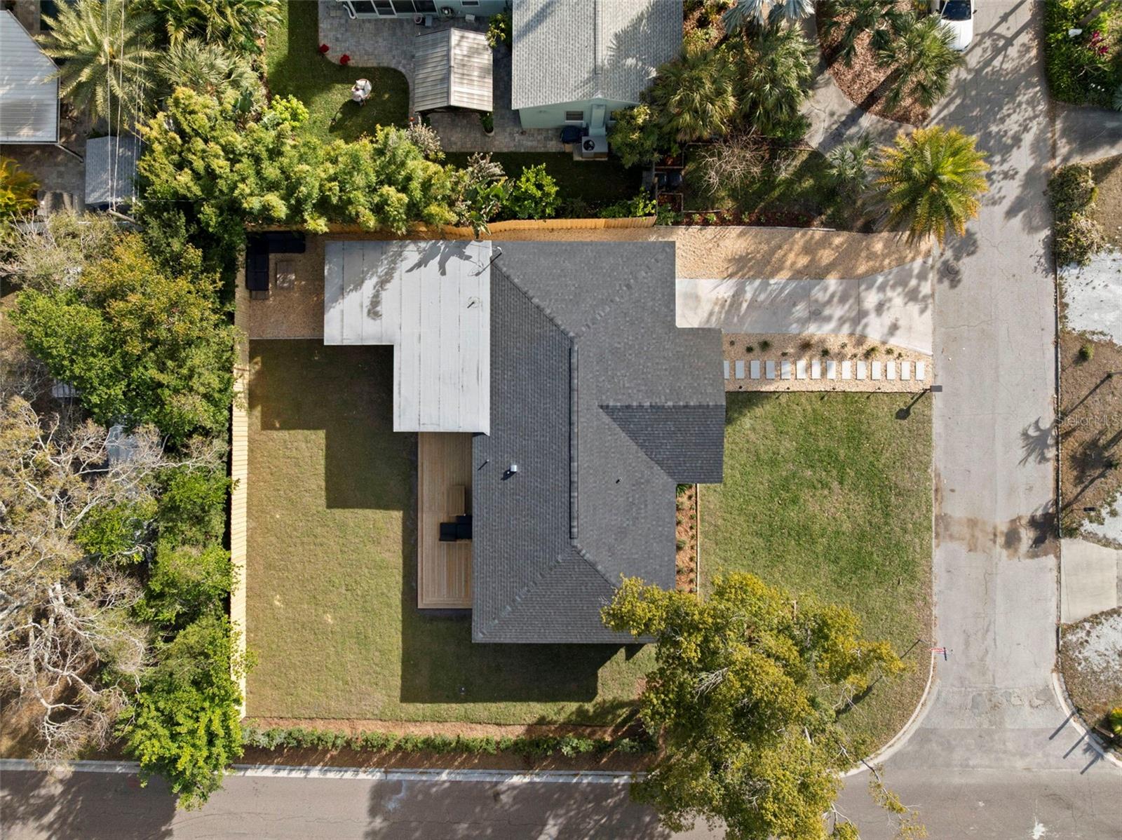 Listing photo id 54 for 2602 47th Street S