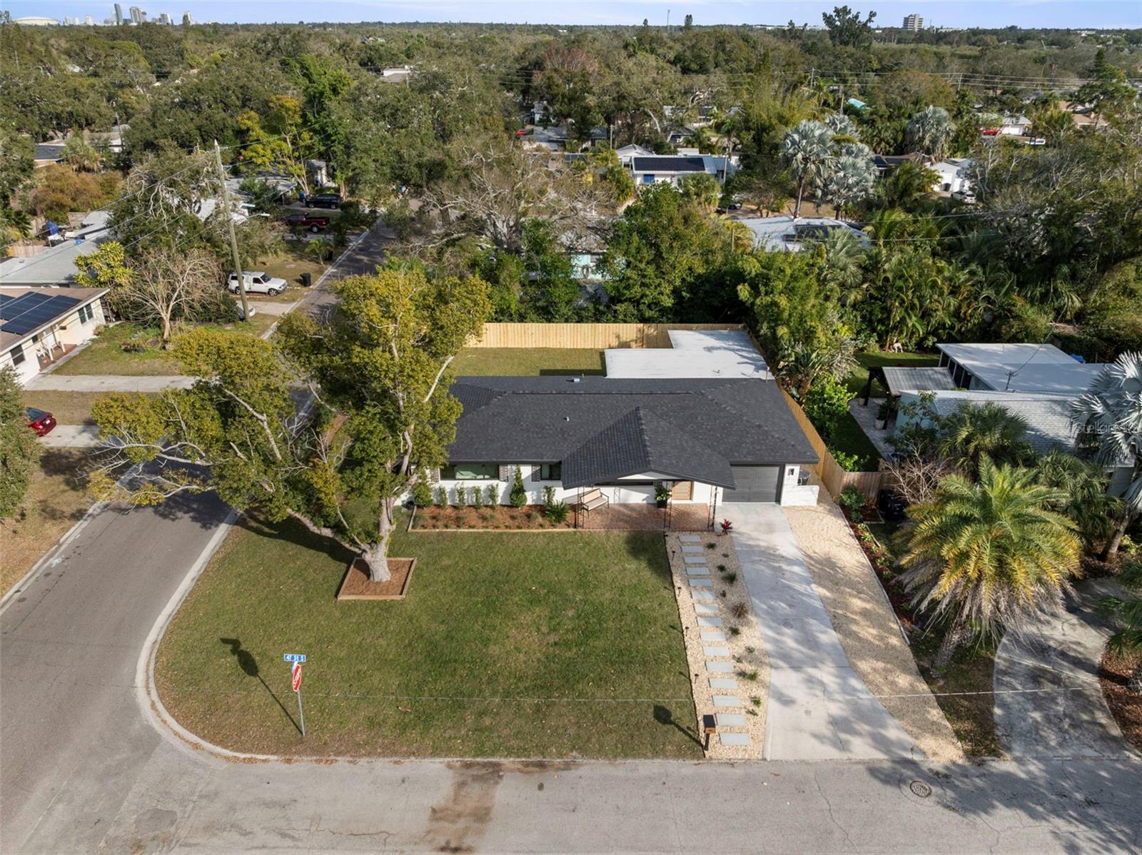 Listing photo id 55 for 2602 47th Street S