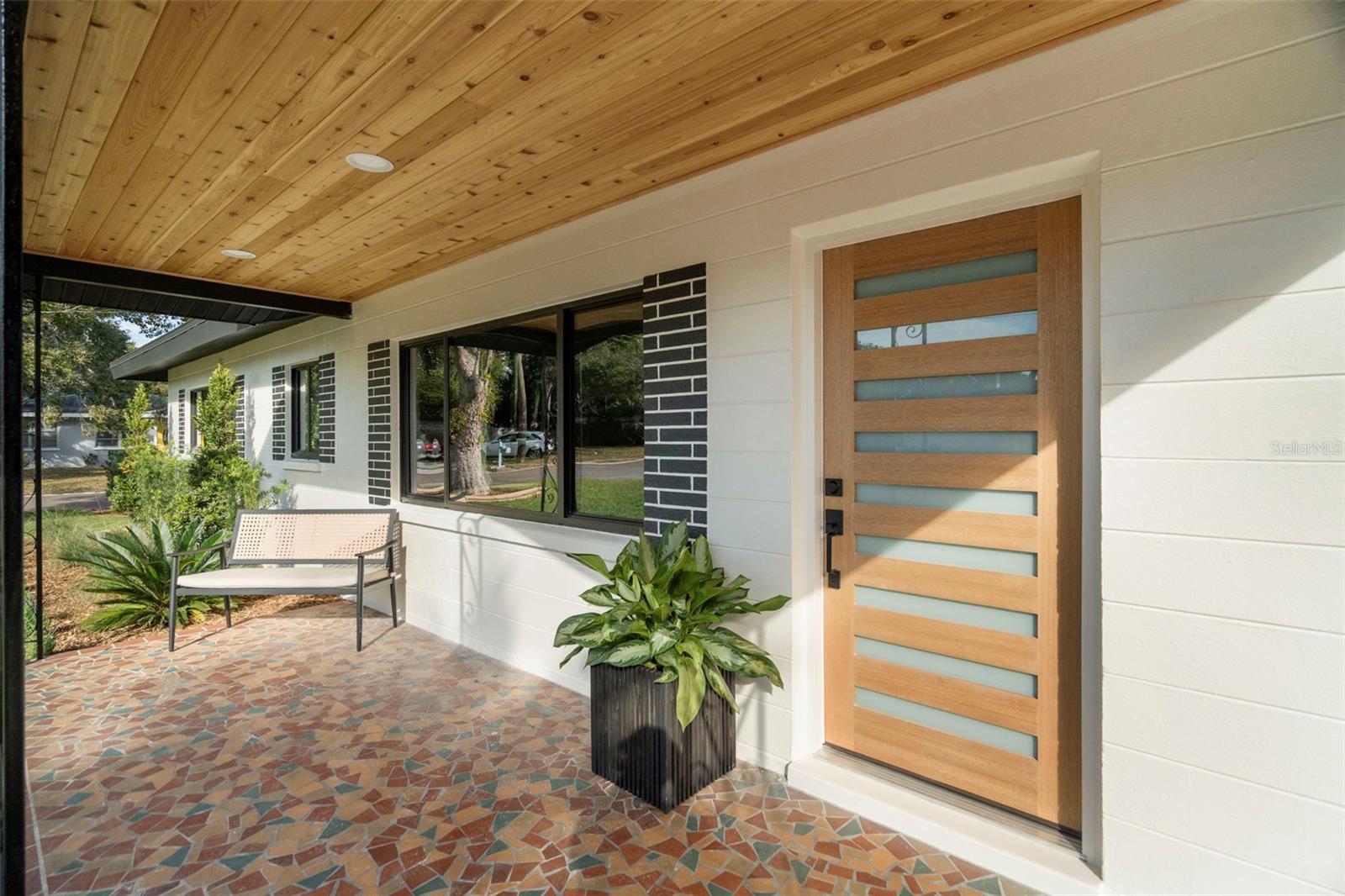 Listing photo id 4 for 2602 47th Street S