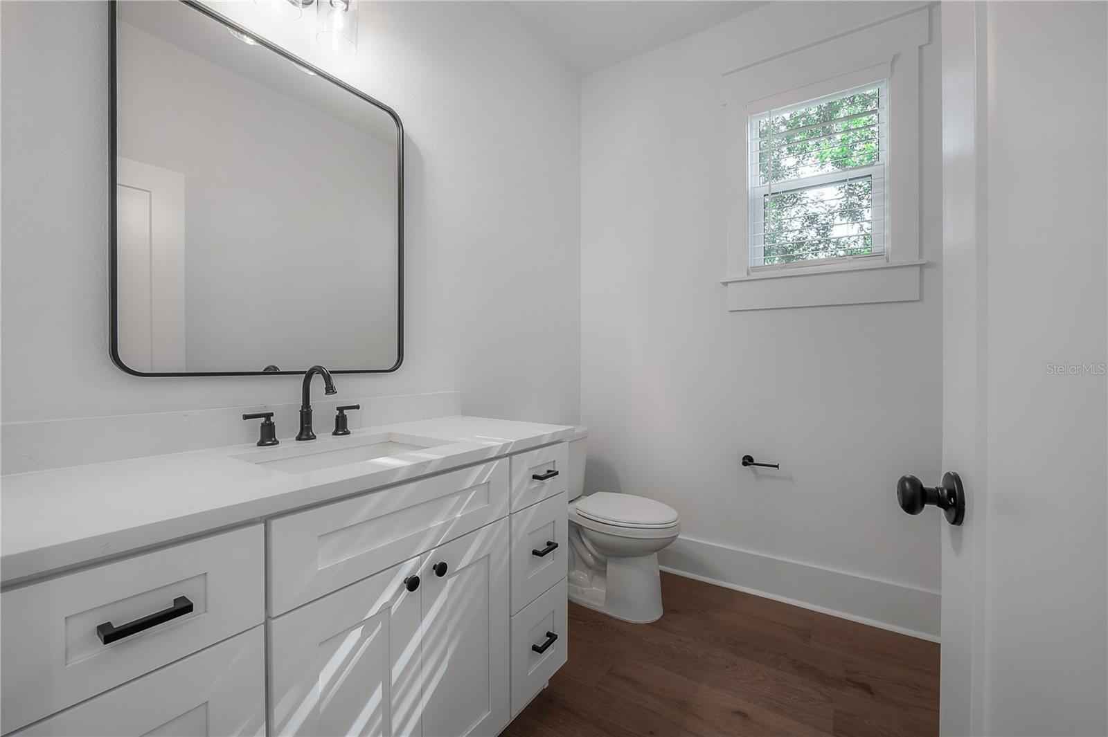 Image 15 of 75 For 807 Ida Street