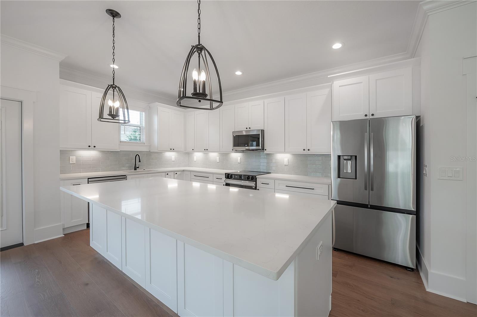 Image 19 of 75 For 807 Ida Street