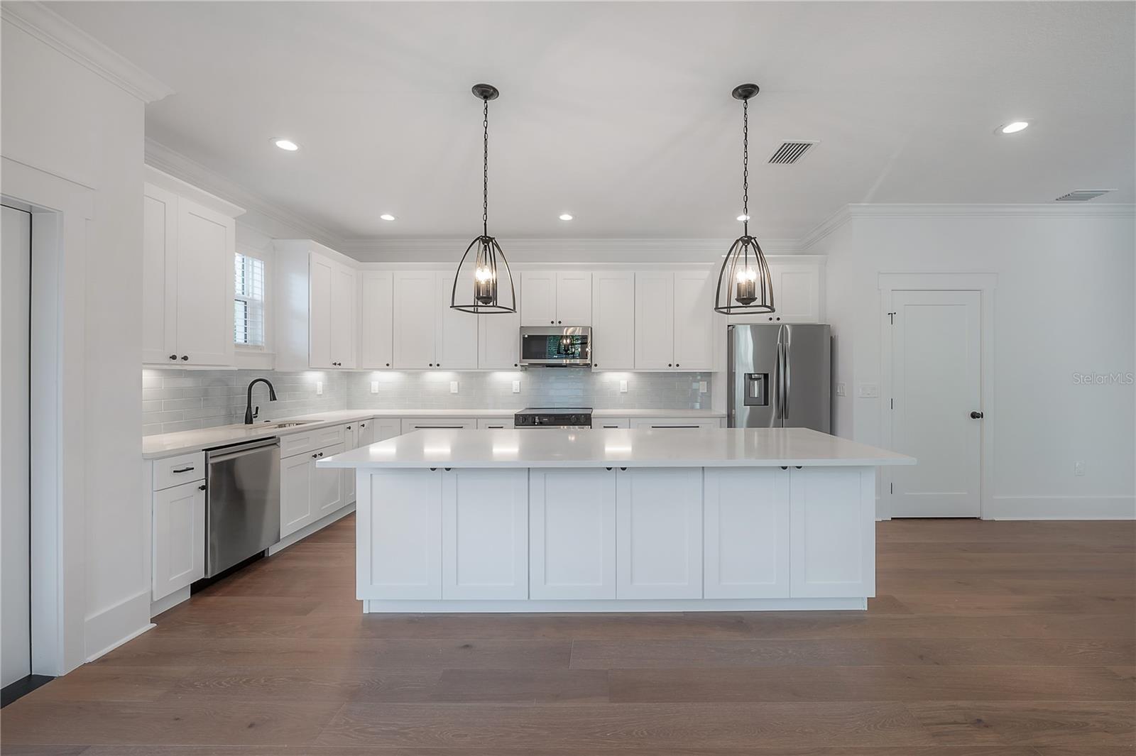 Image 20 of 75 For 807 Ida Street