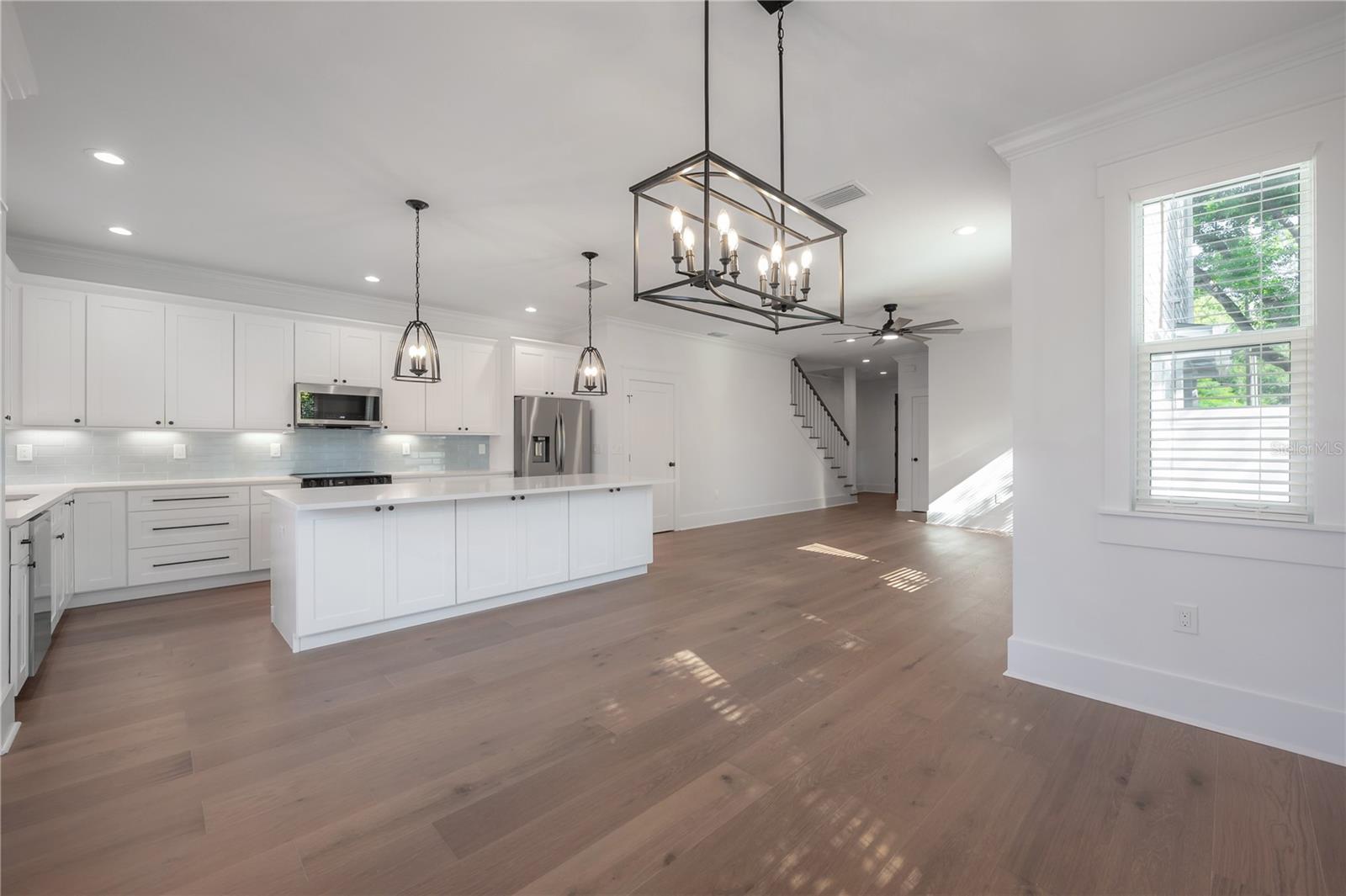 Image 22 of 75 For 807 Ida Street