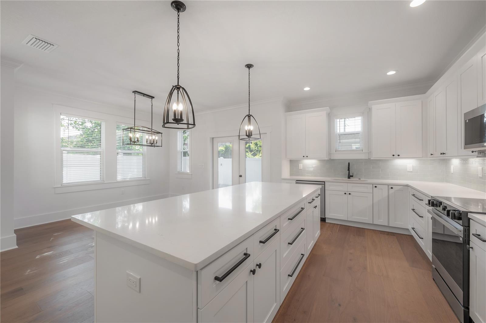 Image 26 of 75 For 807 Ida Street