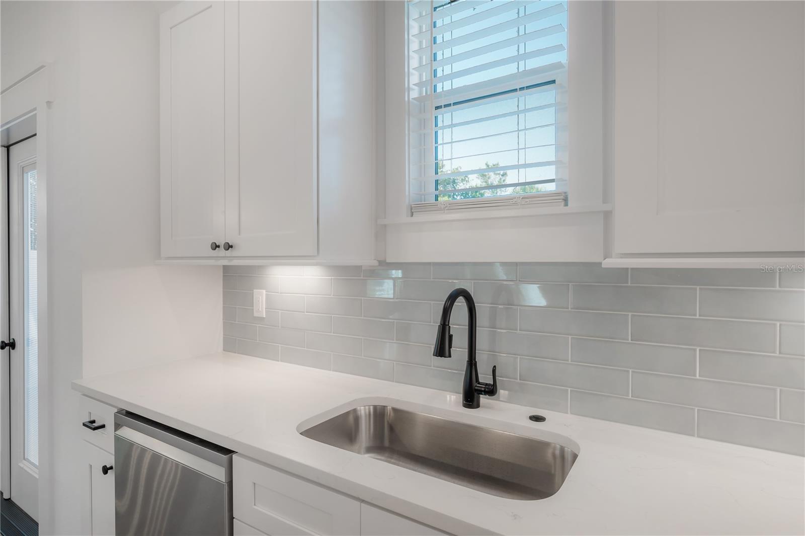 Image 28 of 75 For 807 Ida Street