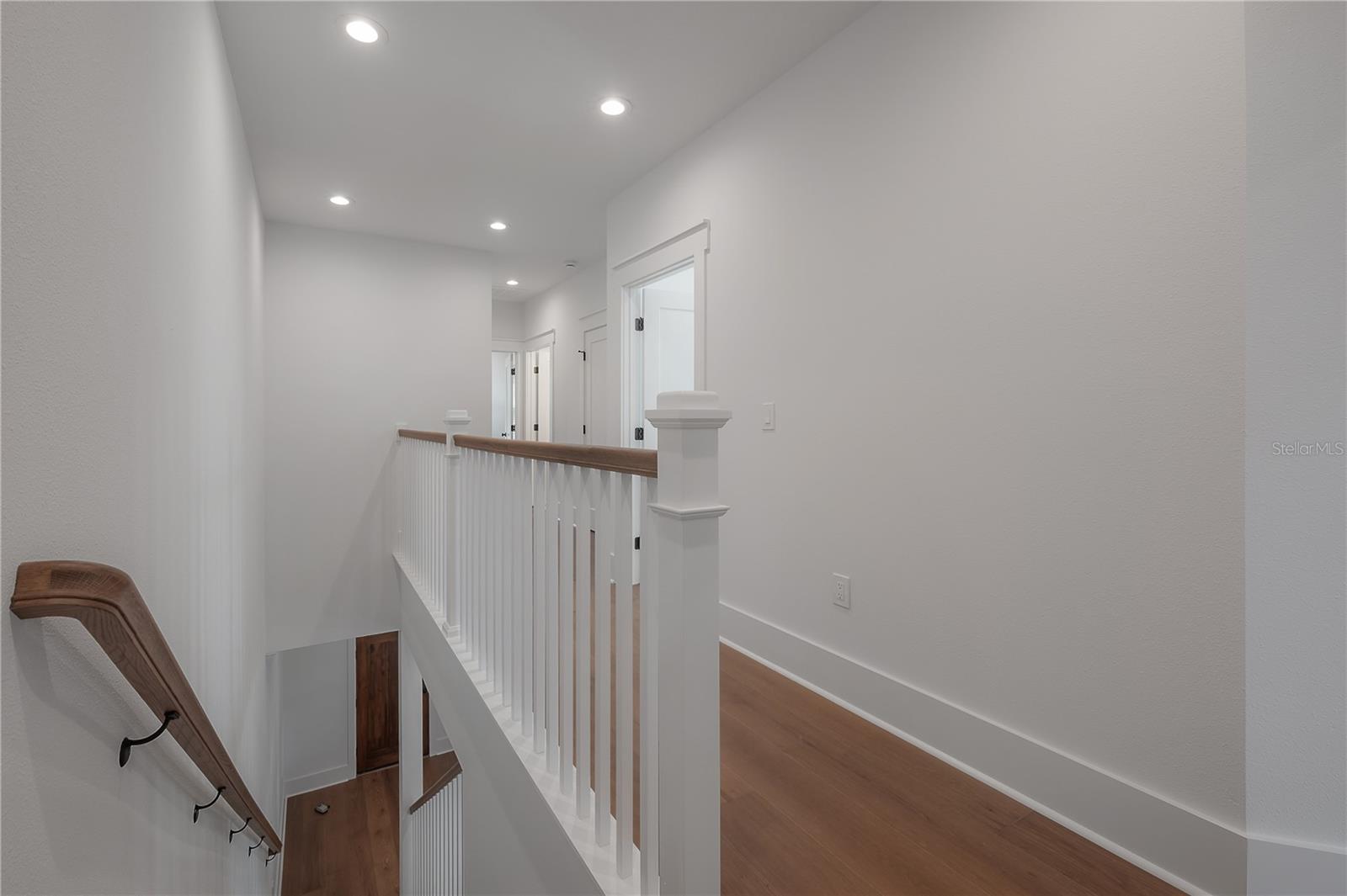 Image 31 of 75 For 807 Ida Street