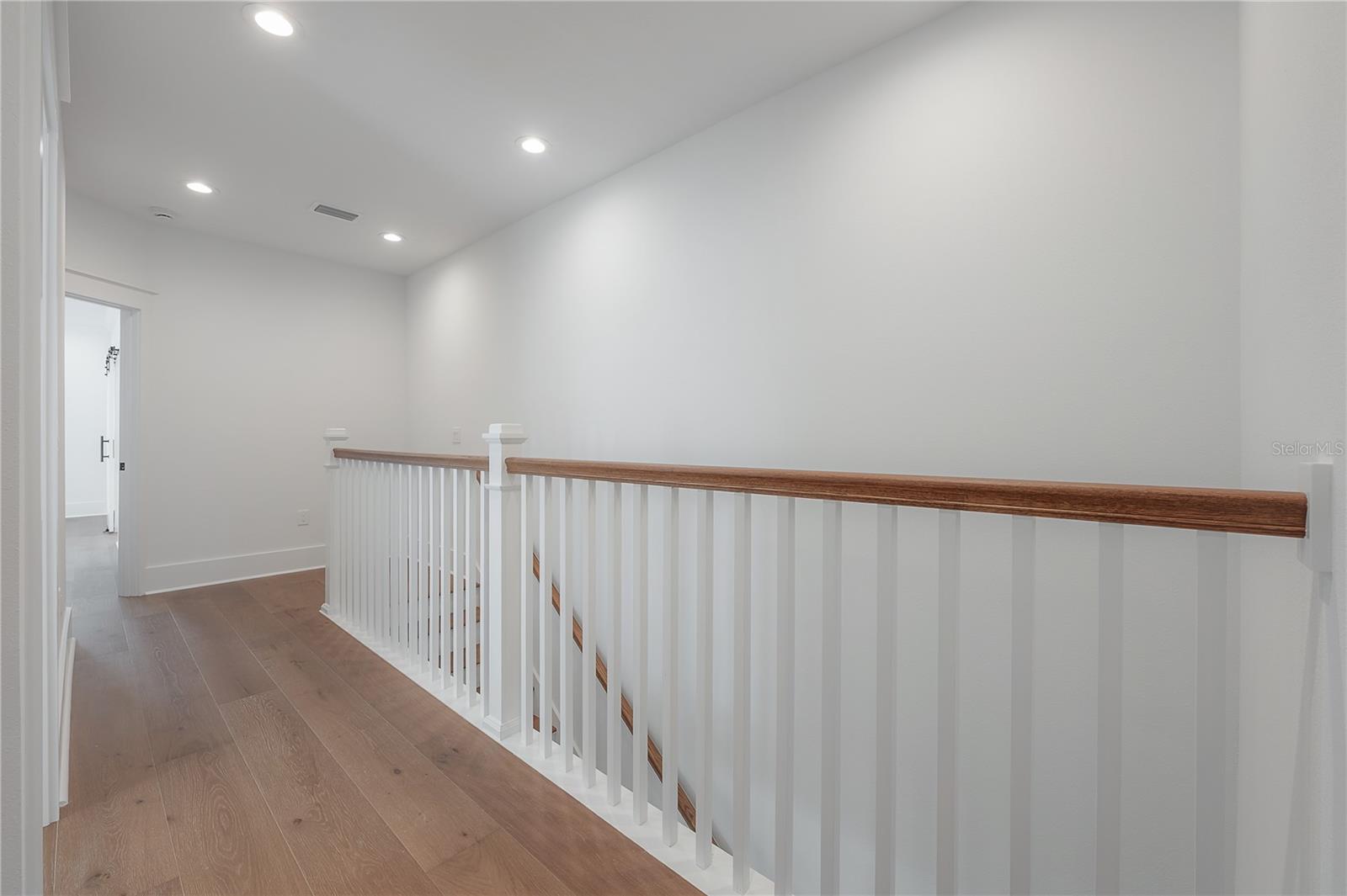 Image 32 of 75 For 807 Ida Street