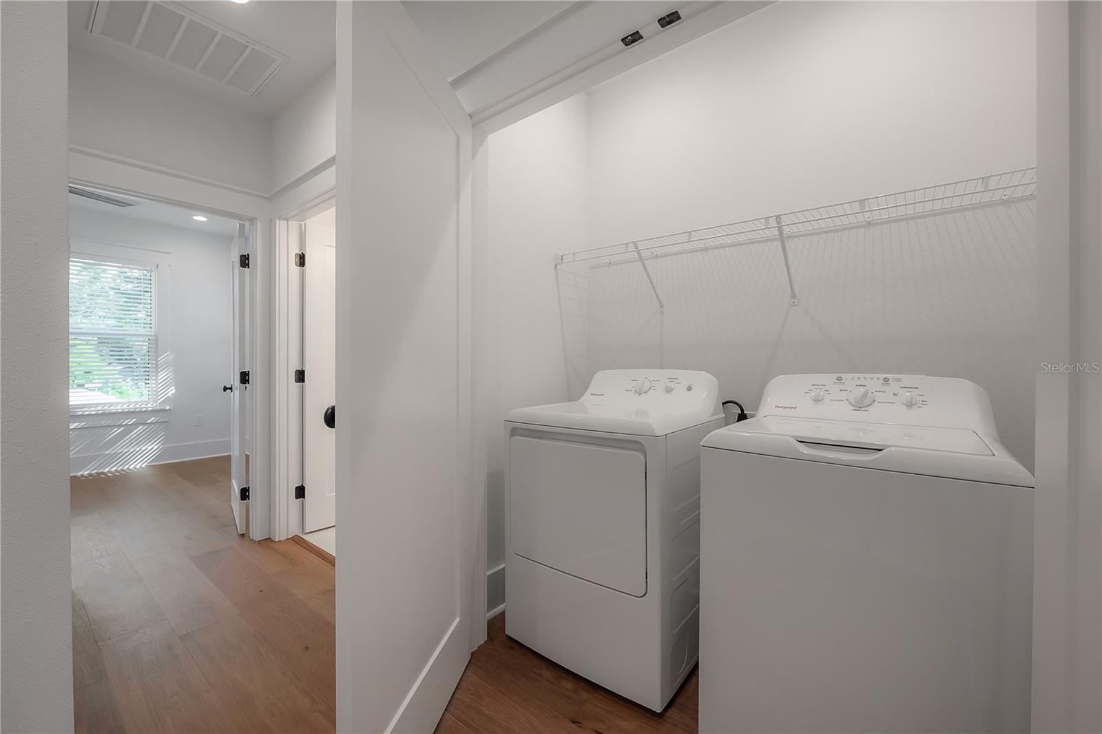 Image 33 of 75 For 807 Ida Street