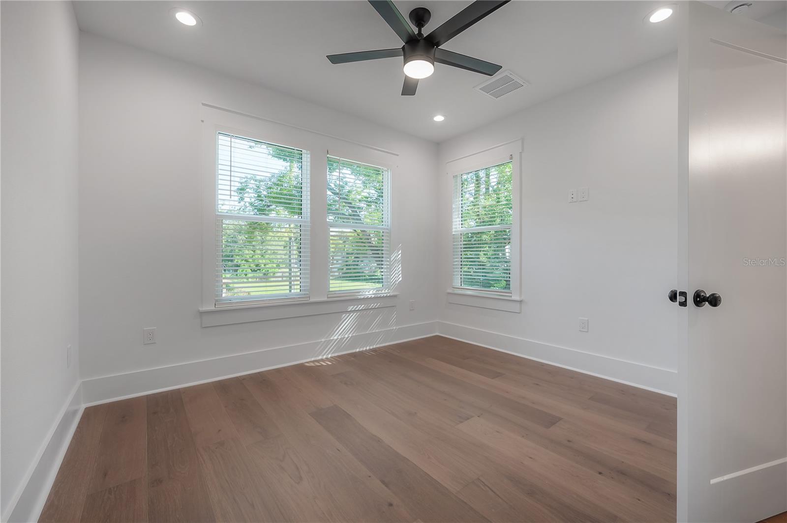 Image 41 of 75 For 807 Ida Street