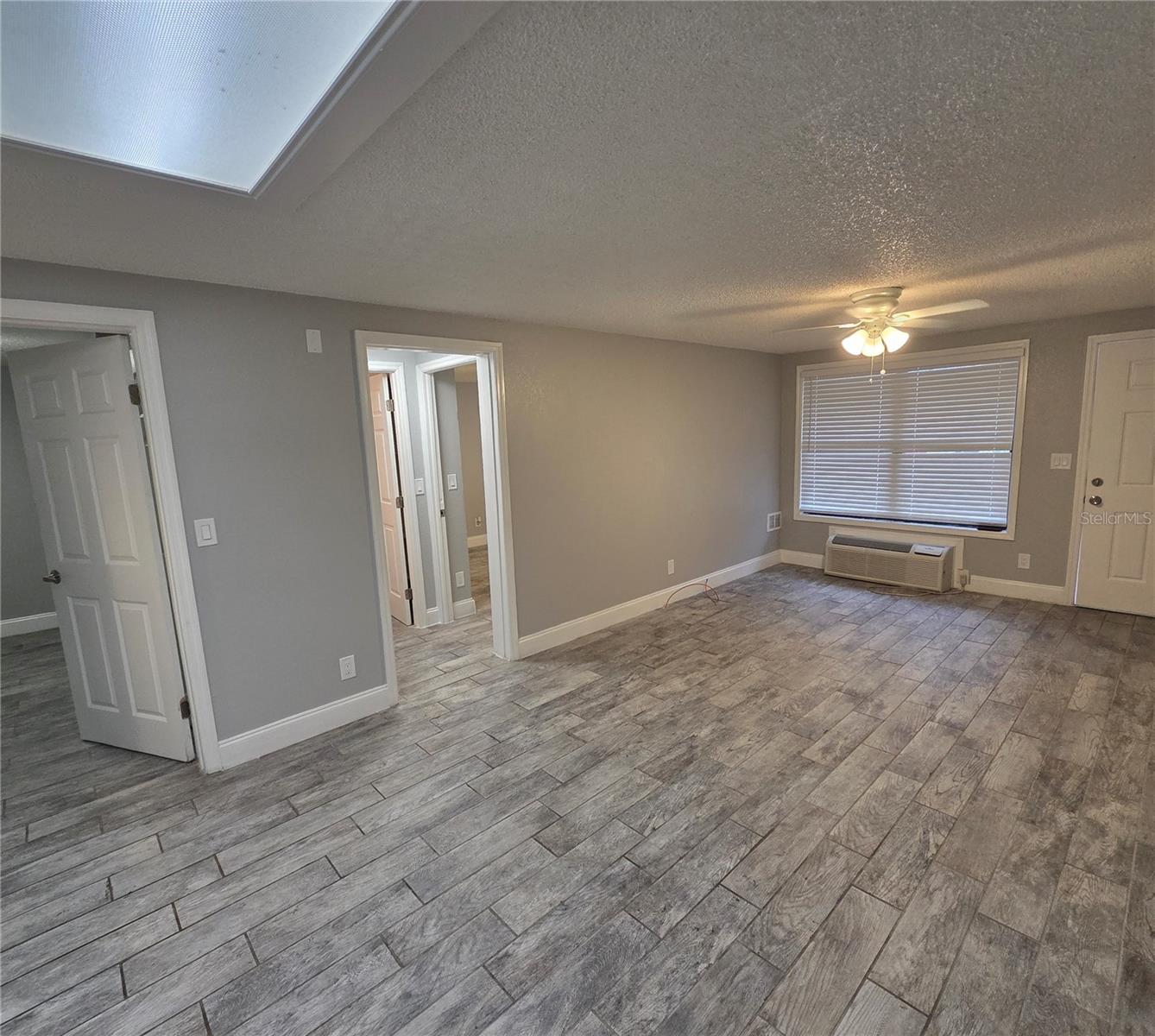 Image 10 of 10 For 1400 Strawberry Place 27