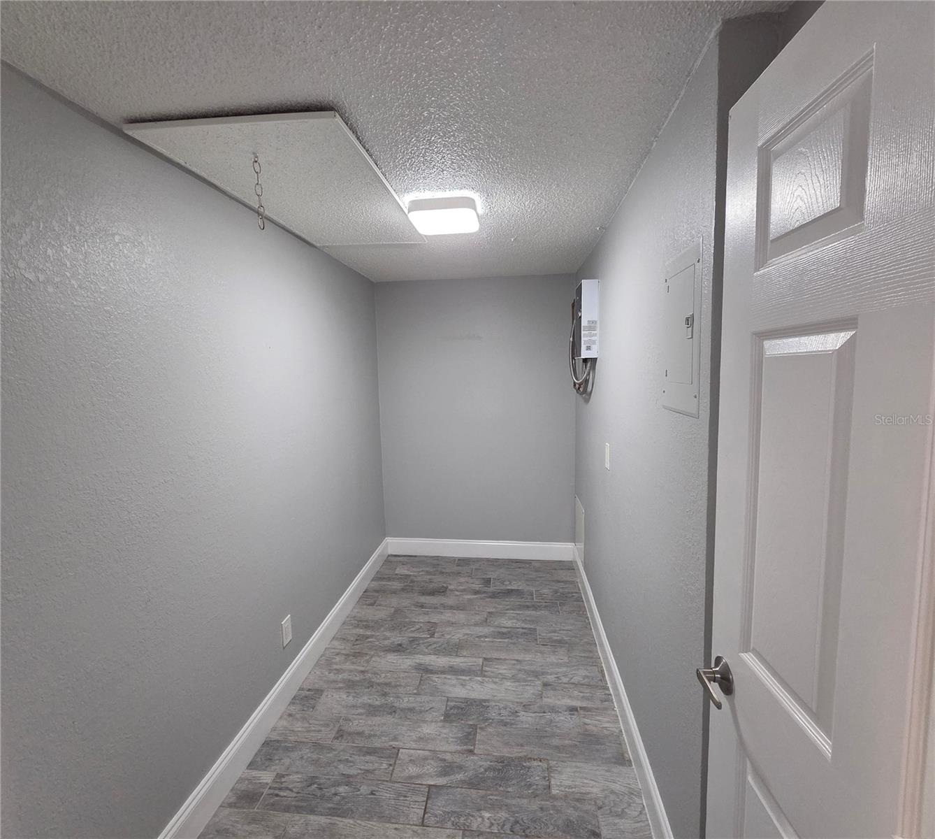 Image 5 of 10 For 1400 Strawberry Place 27