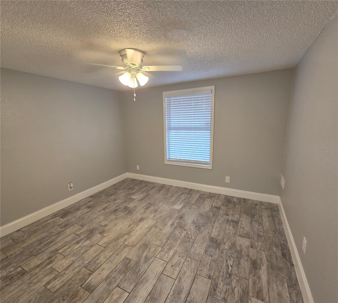 Image 8 of 10 For 1400 Strawberry Place 27