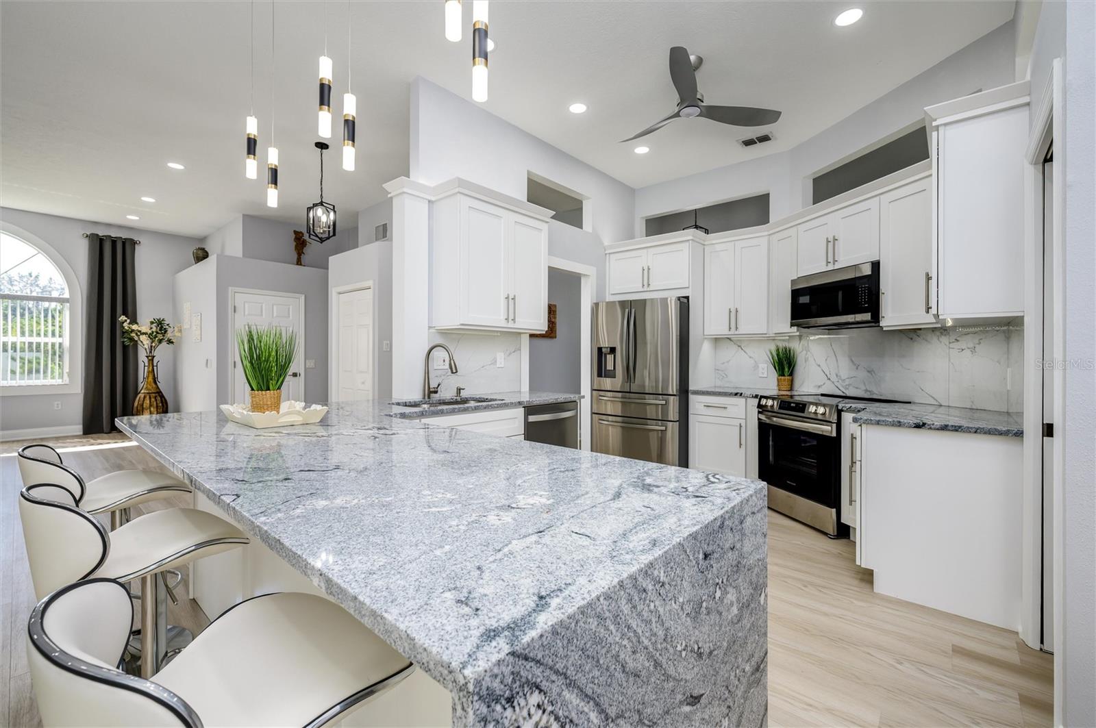 Listing photo id 9 for 9915 Hermosillo Drive