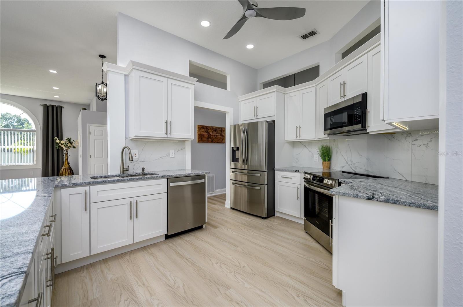 Listing photo id 11 for 9915 Hermosillo Drive