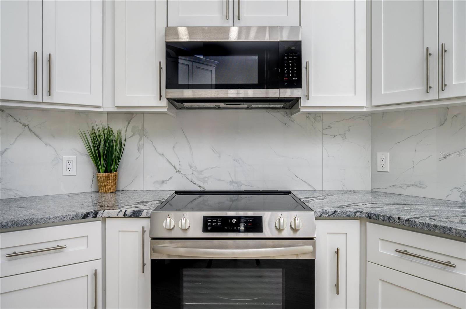 Listing photo id 13 for 9915 Hermosillo Drive