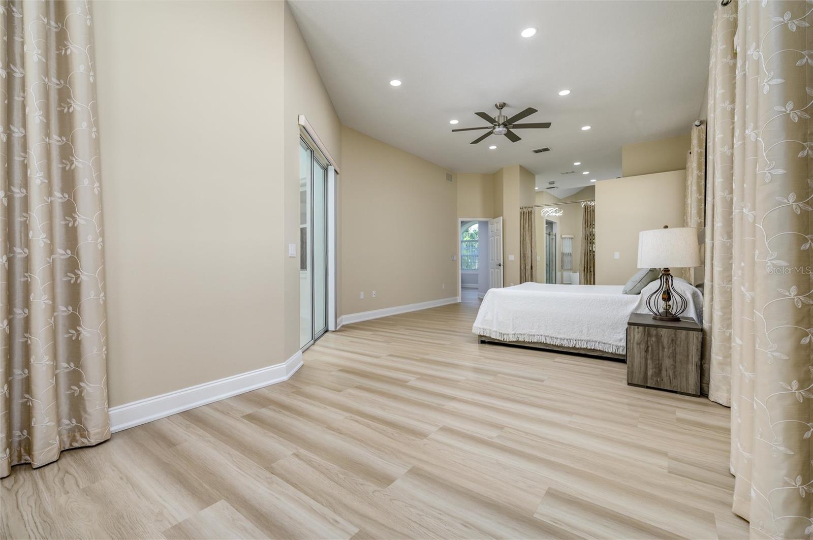 Listing photo id 15 for 9915 Hermosillo Drive