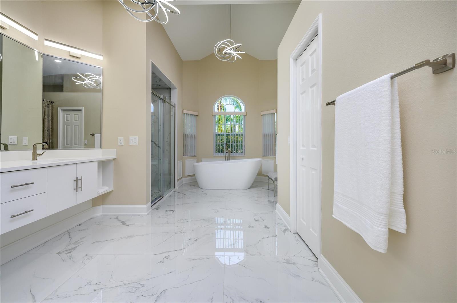 Listing photo id 16 for 9915 Hermosillo Drive