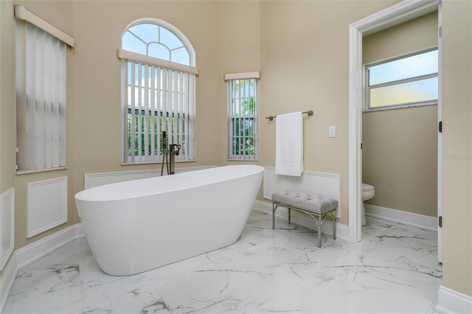 Listing photo id 18 for 9915 Hermosillo Drive