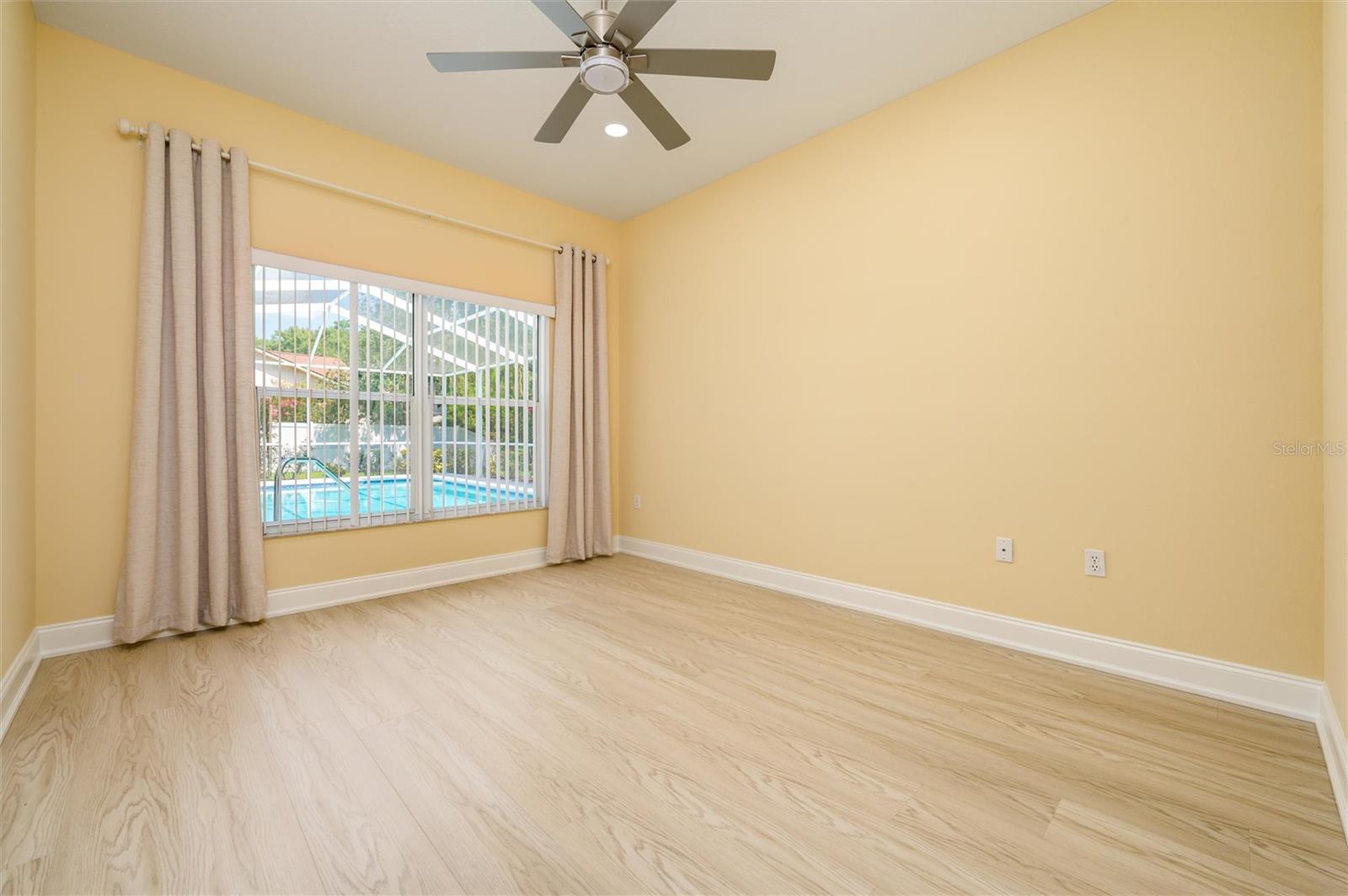 Listing photo id 21 for 9915 Hermosillo Drive