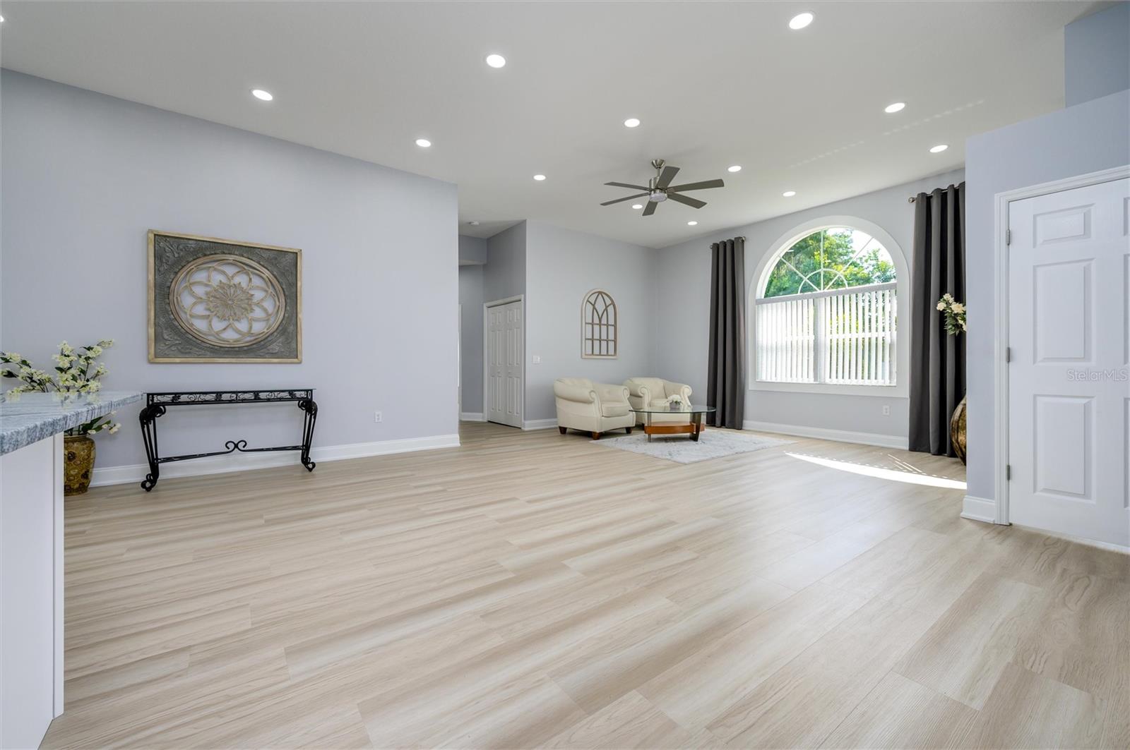 Listing photo id 6 for 9915 Hermosillo Drive