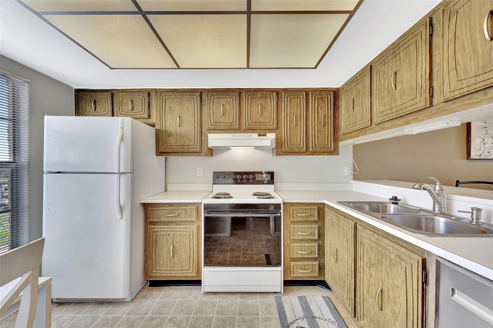 Image 10 of 52 For 113 Island Way 241