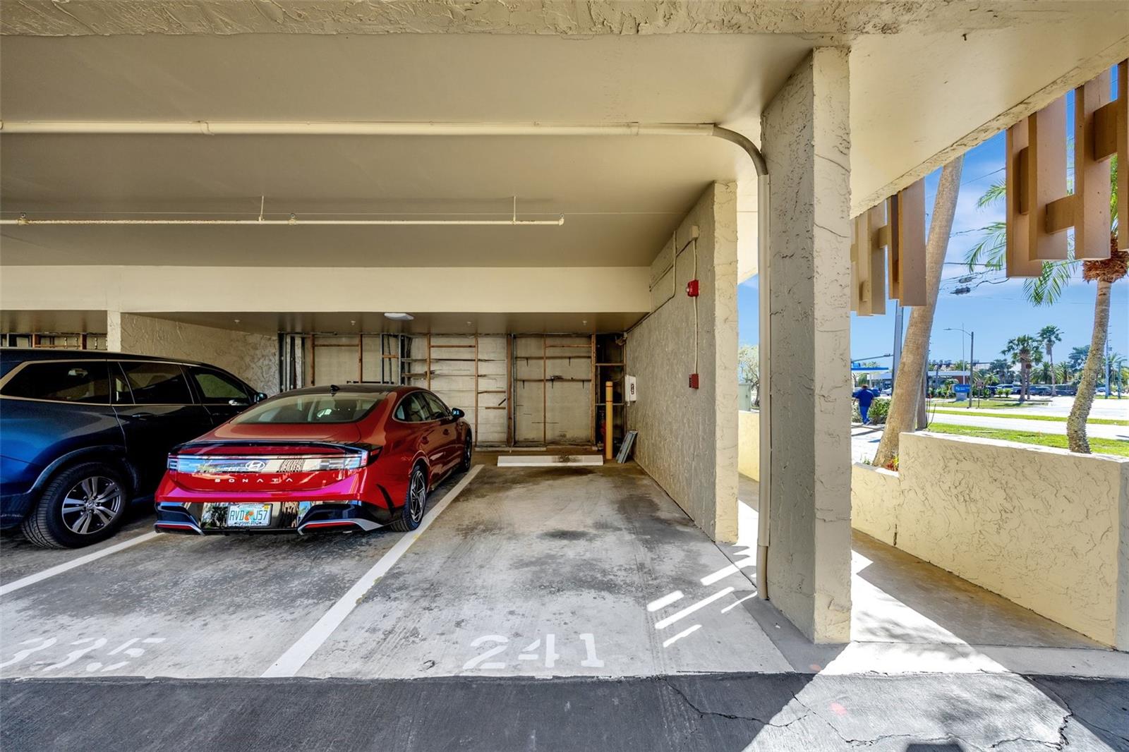 Image 12 of 52 For 113 Island Way 241