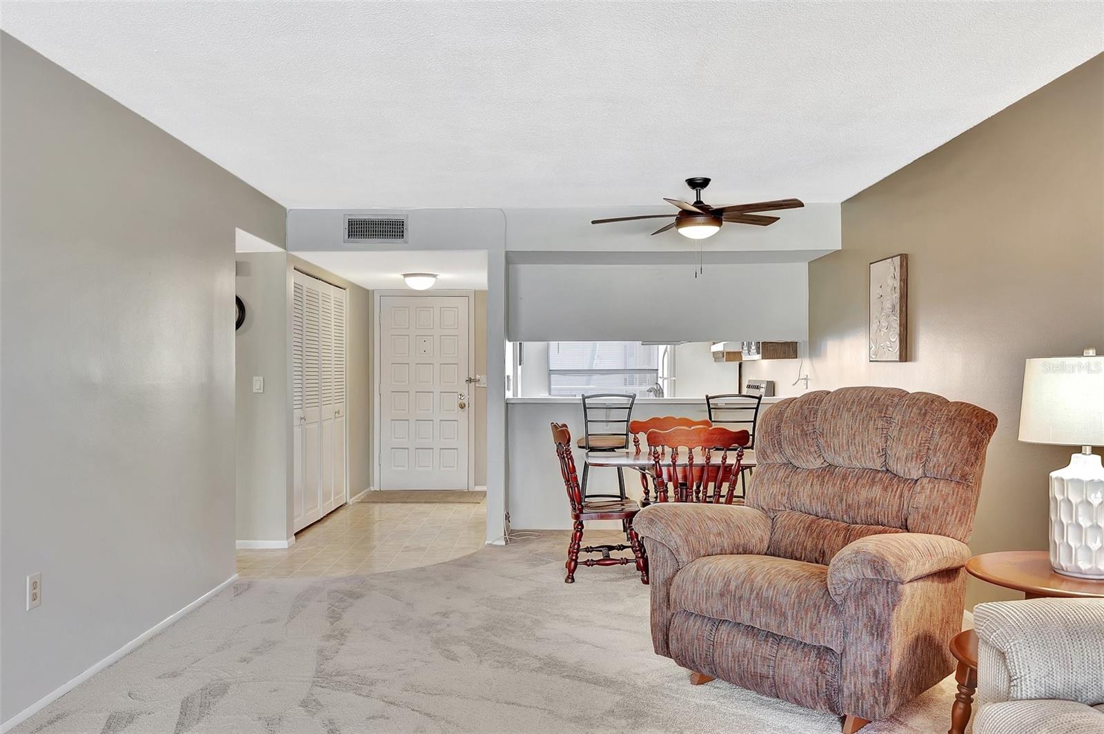 Image 21 of 52 For 113 Island Way 241