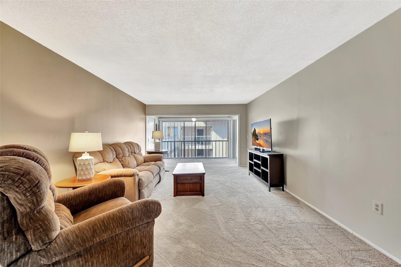 Image 27 of 52 For 113 Island Way 241