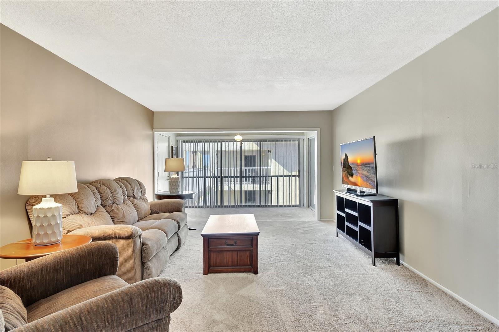 Image 3 of 52 For 113 Island Way 241