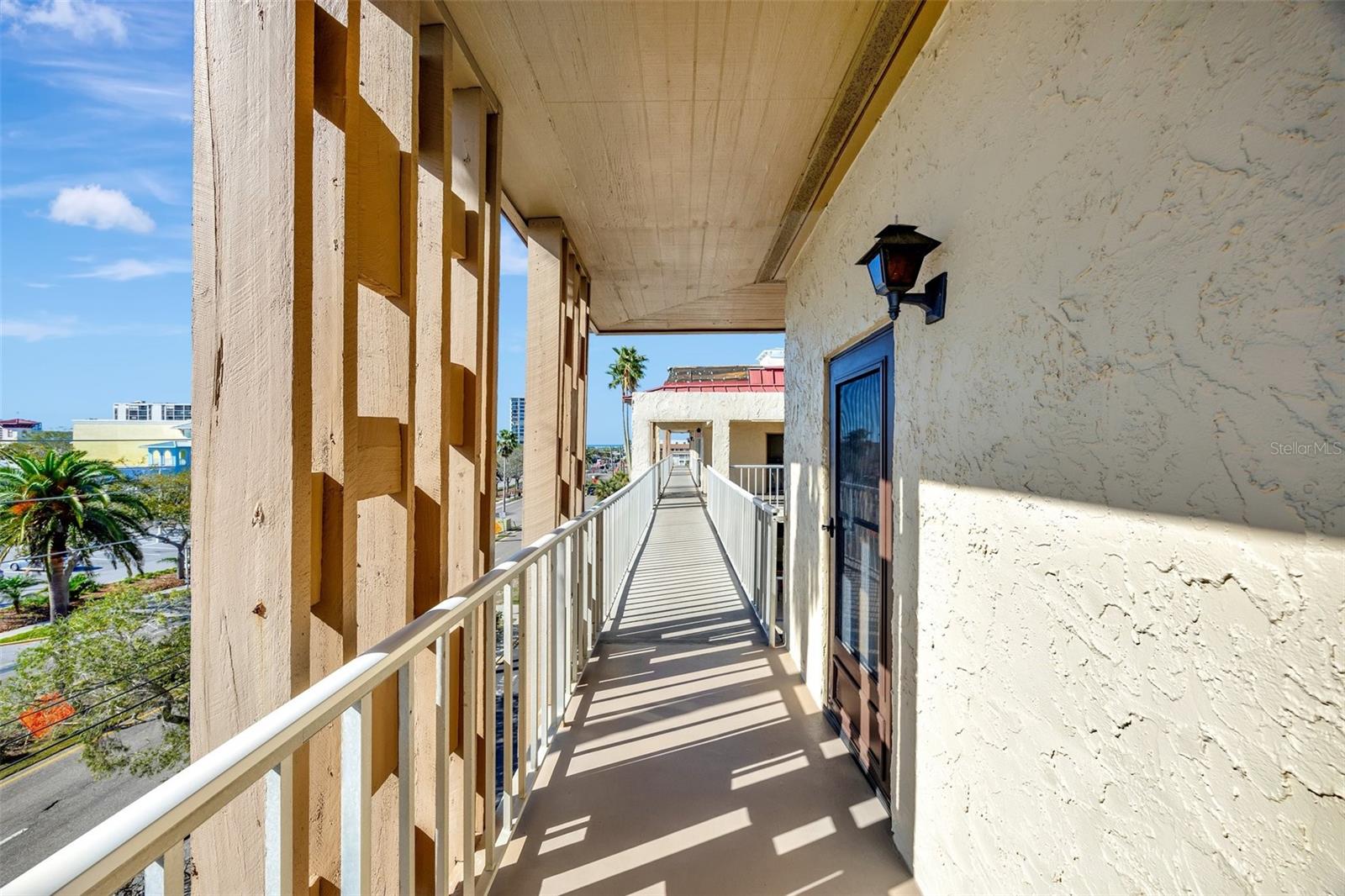 Image 35 of 52 For 113 Island Way 241