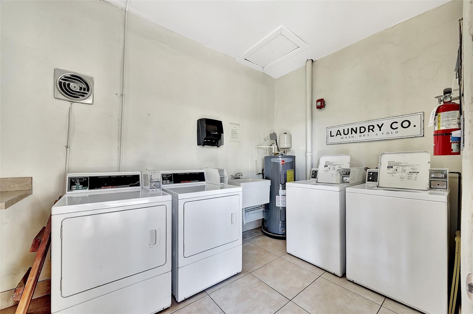 Image 37 of 52 For 113 Island Way 241