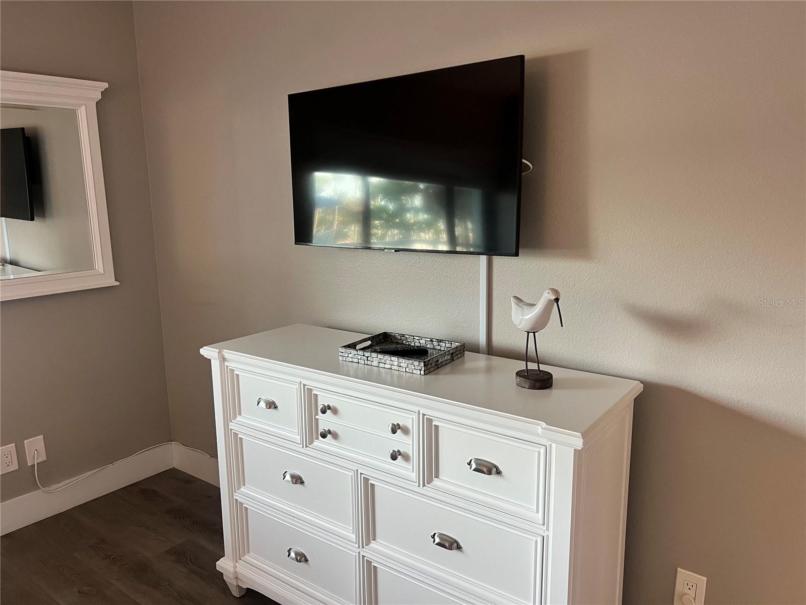 Image 13 of 33 For 1001 Point Of Rocks Road 208