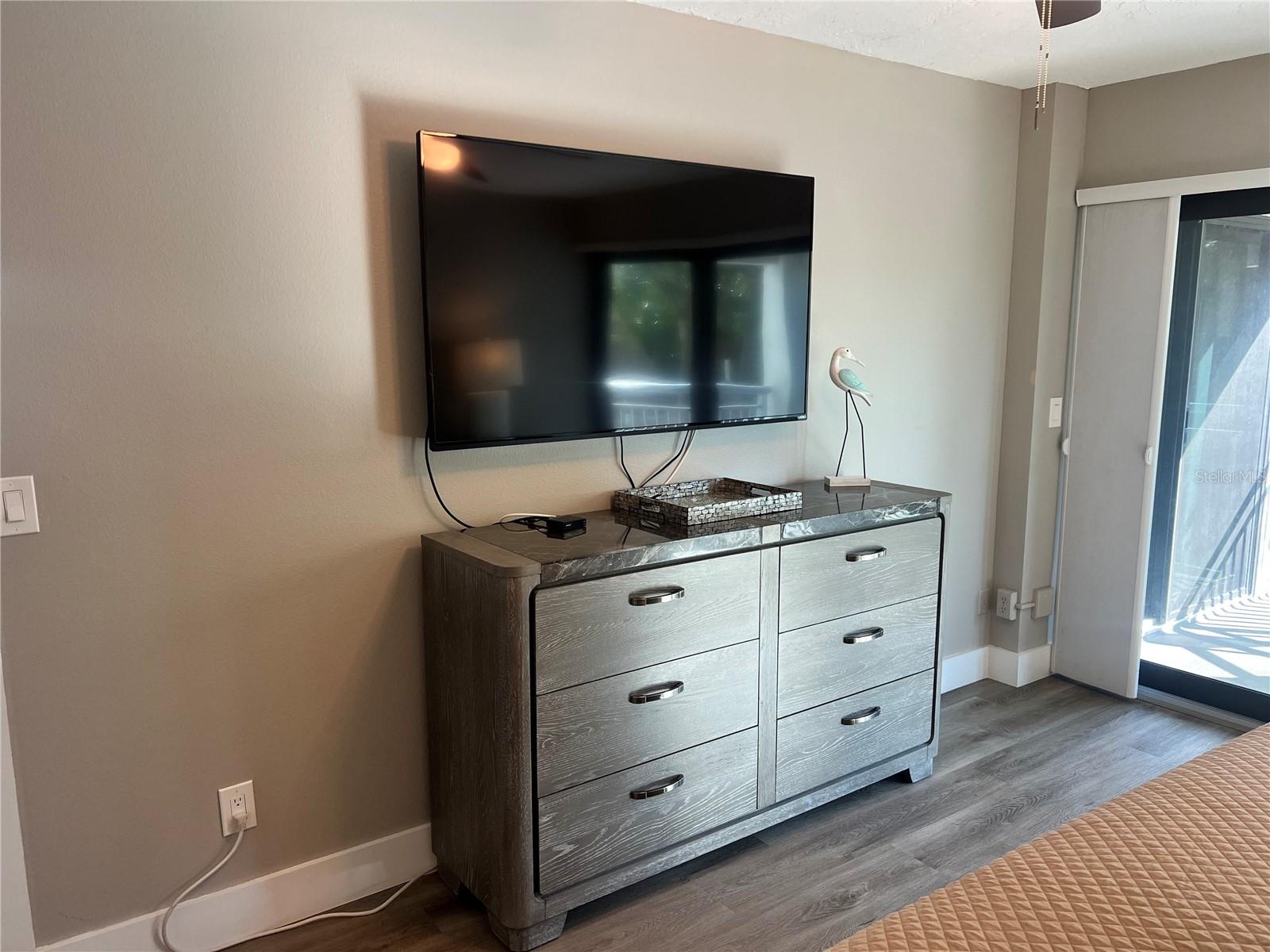 Image 9 of 33 For 1001 Point Of Rocks Road 208