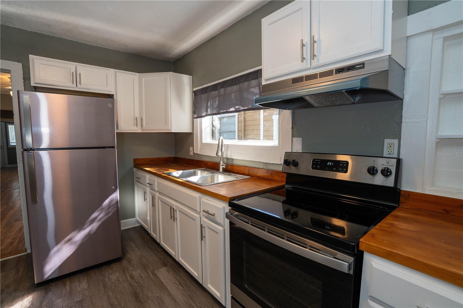 Image 12 of 29 For 8122 Marks Street