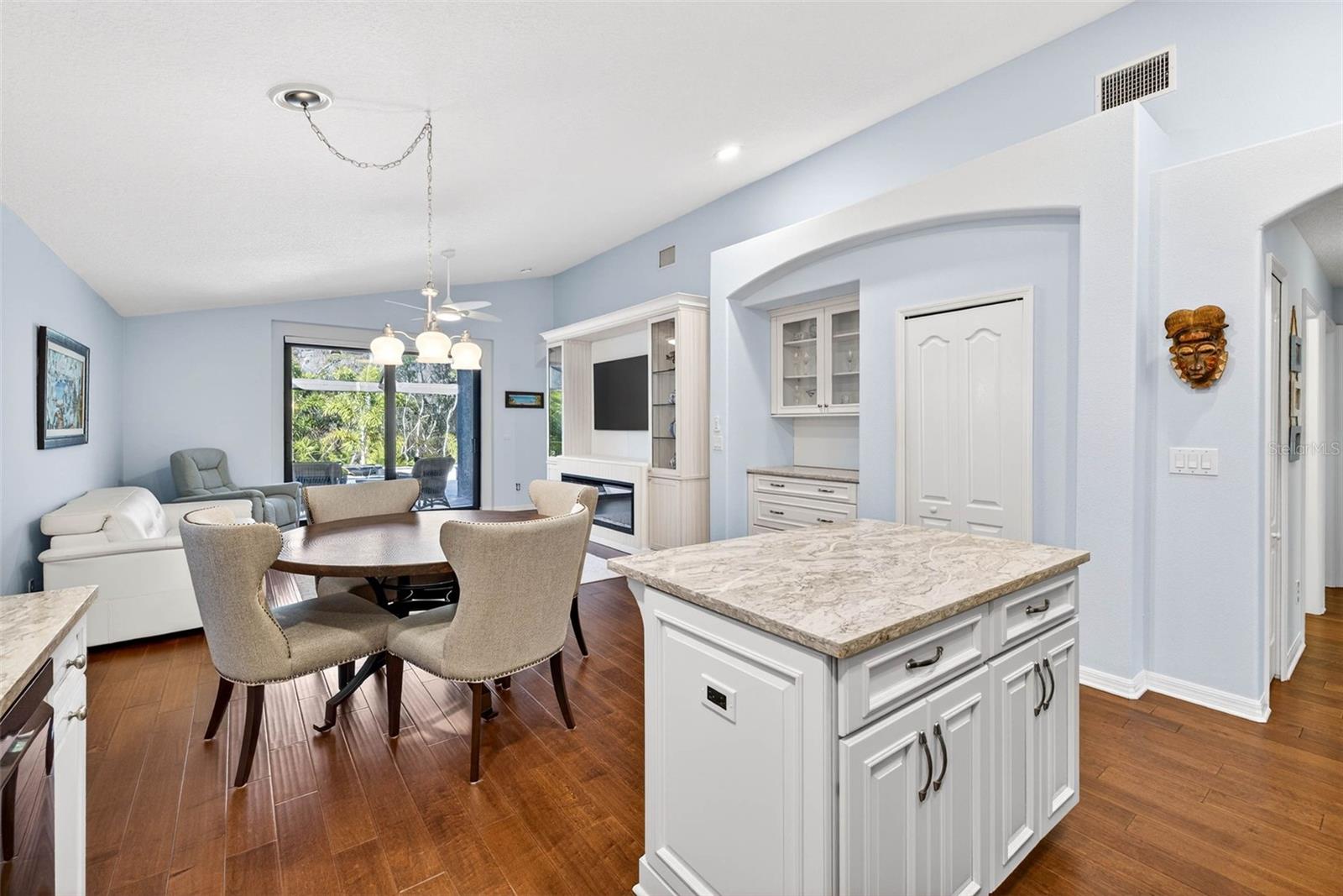 Listing photo id 15 for 19145 Cypress Green Drive