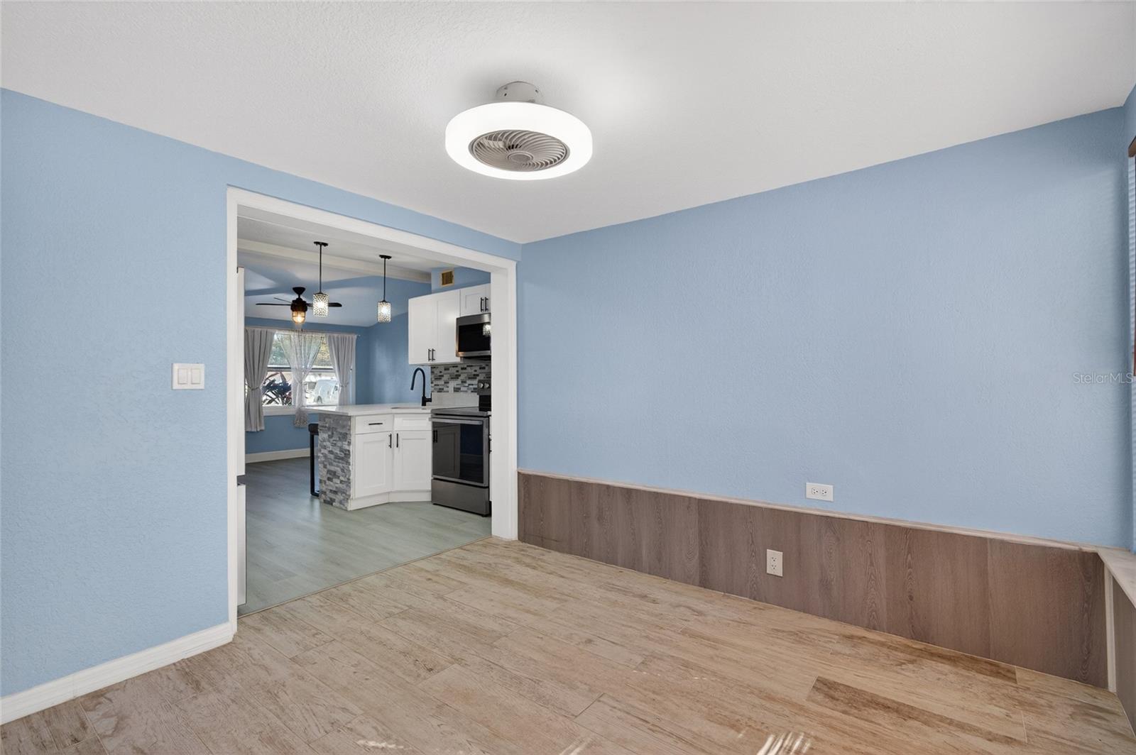 Listing photo id 18 for 10578 117th Drive