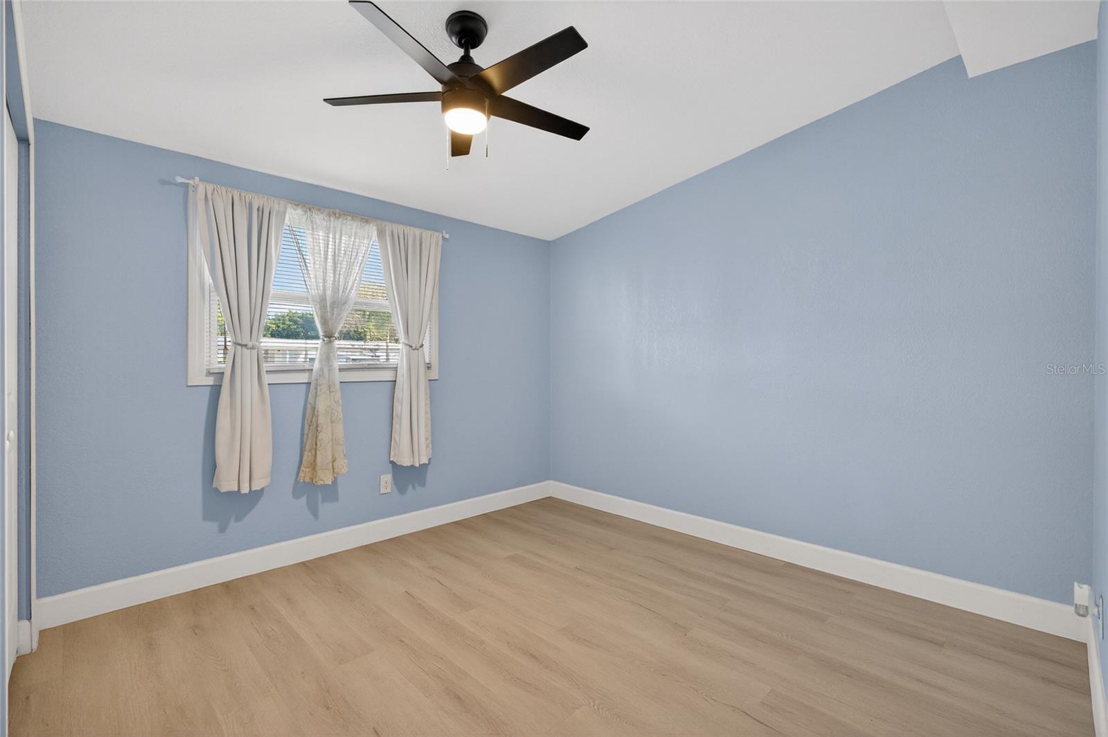 Listing photo id 24 for 10578 117th Drive