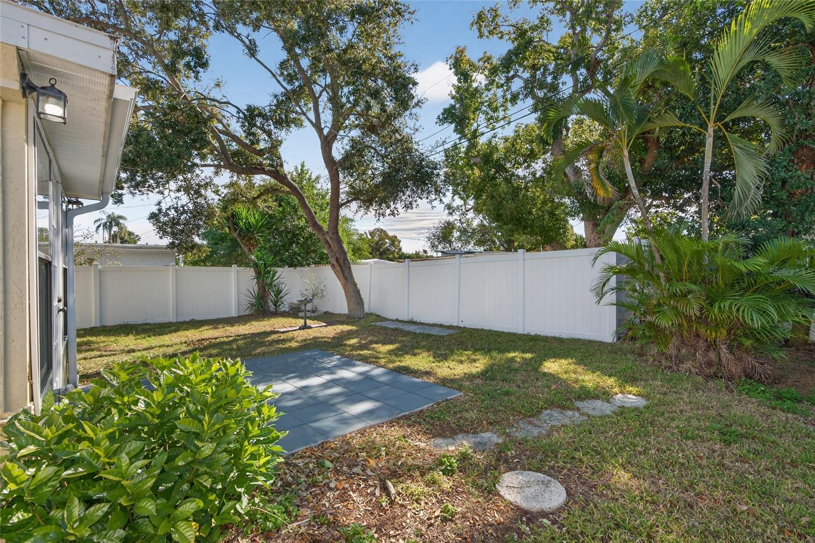 Listing photo id 35 for 10578 117th Drive