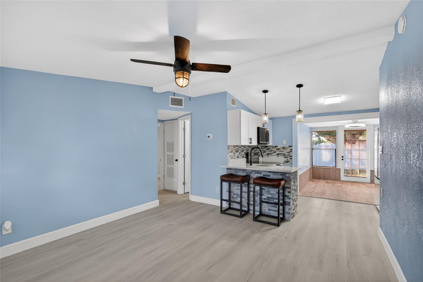 Listing photo id 3 for 10578 117th Drive