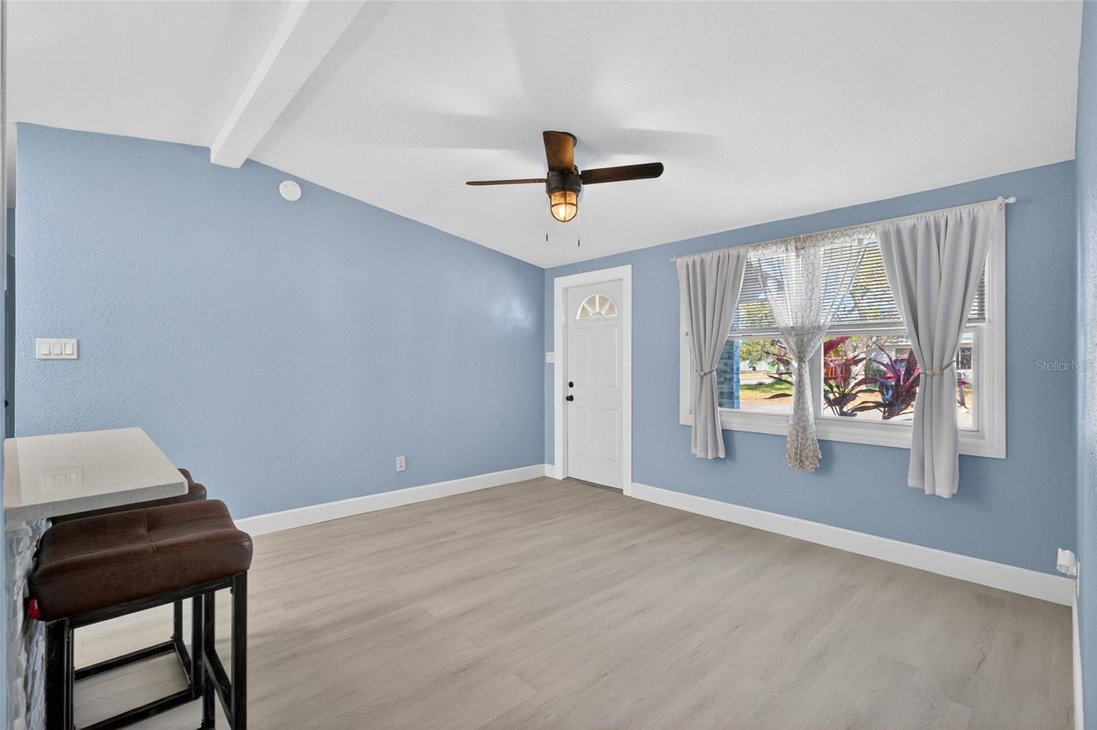 Listing photo id 7 for 10578 117th Drive