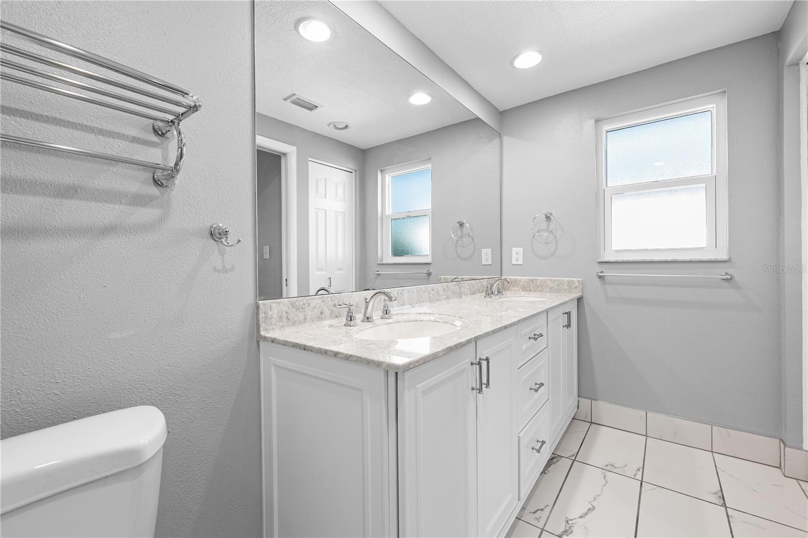 Image 18 of 37 For 9407 Laura Anne Drive