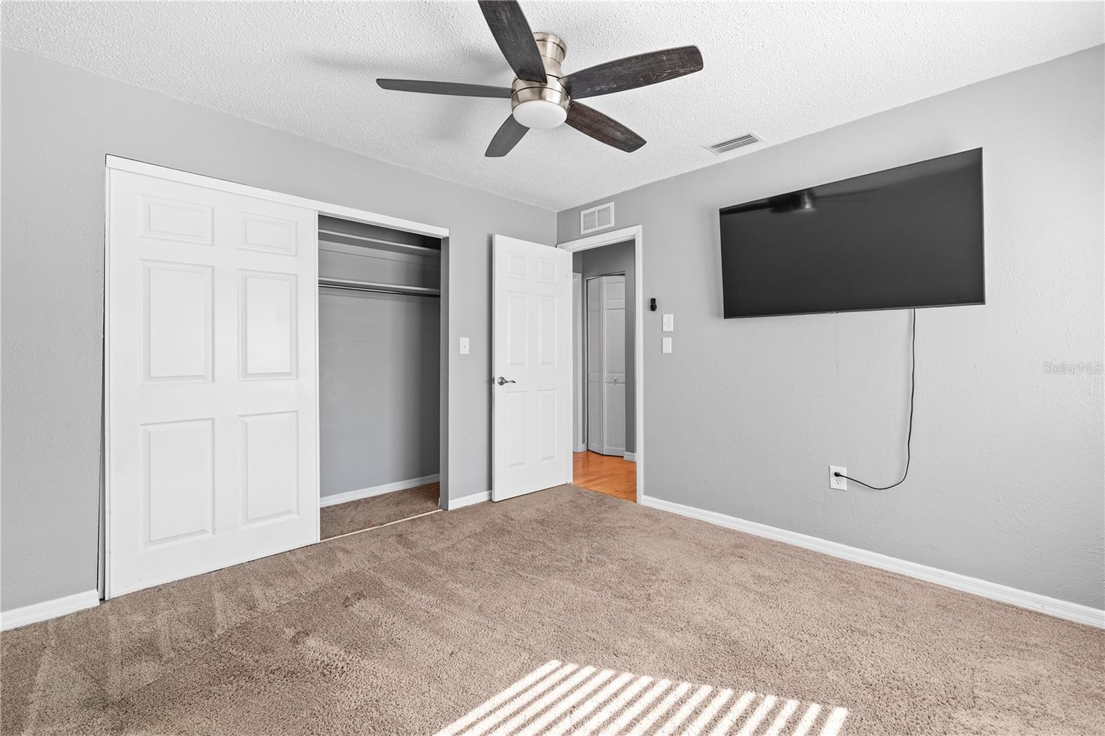 Image 22 of 37 For 9407 Laura Anne Drive