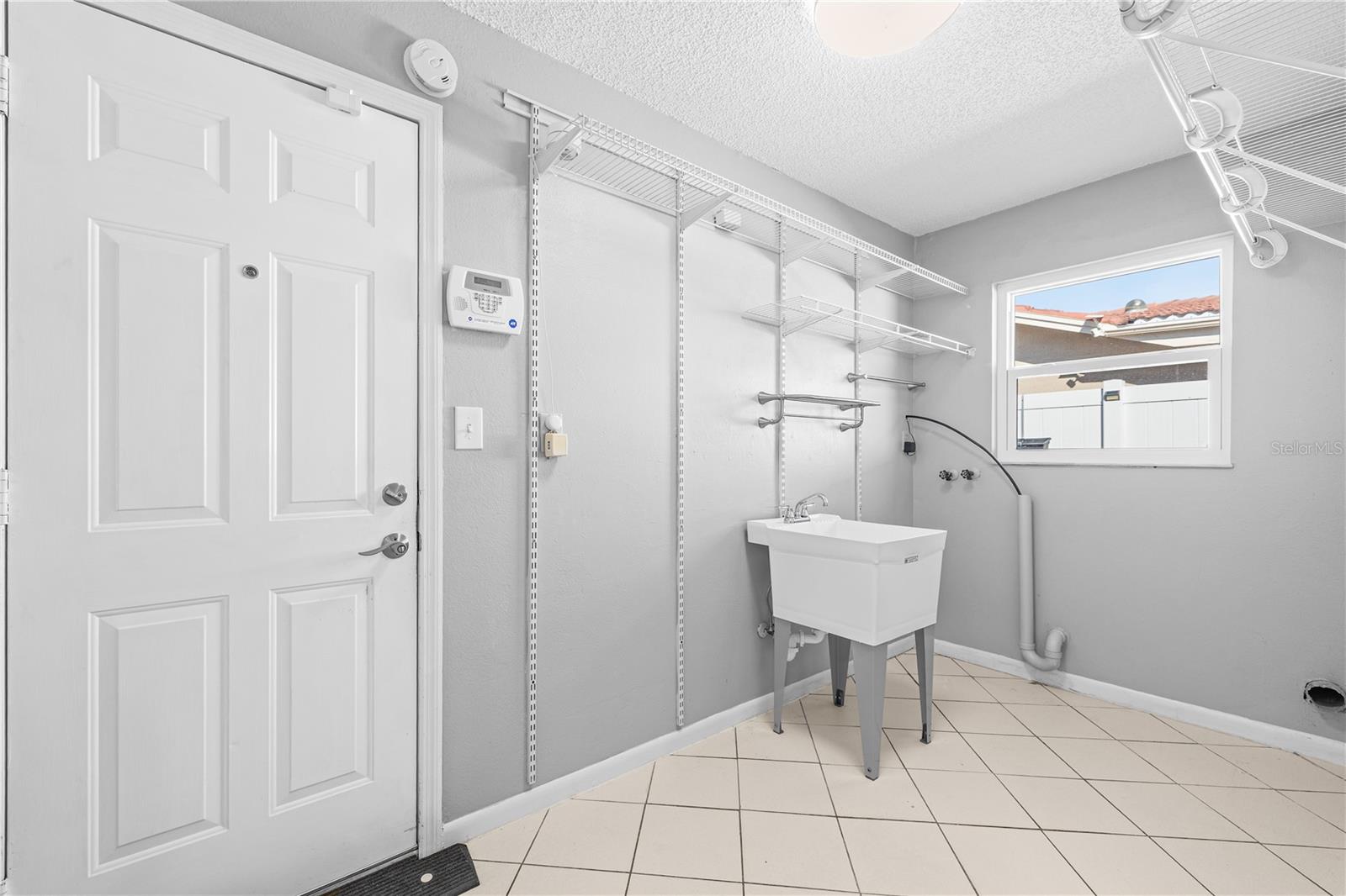 Image 25 of 37 For 9407 Laura Anne Drive