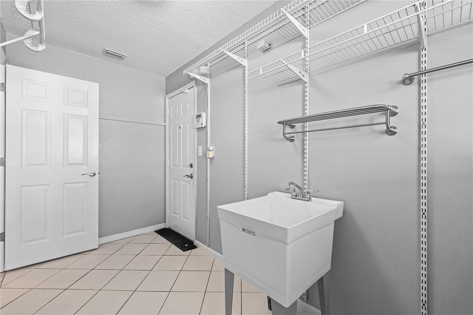 Image 26 of 37 For 9407 Laura Anne Drive